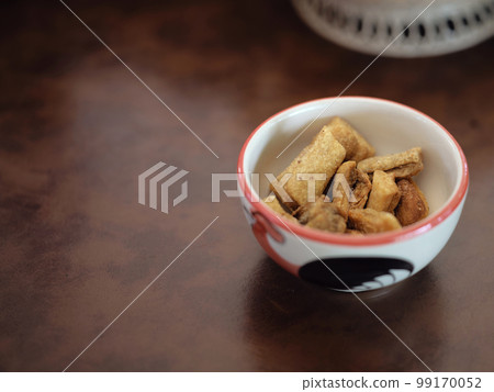Crispy fried pork skin. THAIFOOD 99170052