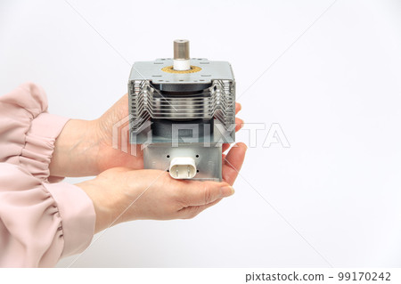 [Woman with a magnetron] 99170242