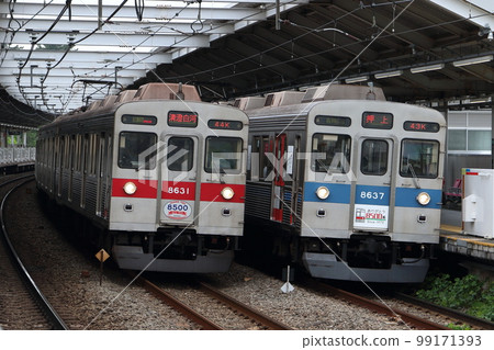 東急 8500 系列排 8631F 路過 8637F 99171393