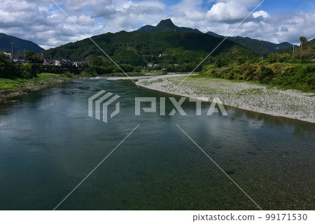 Ochi Town, Kochi Prefecture Mt. Yokokura and the clear Niyodo River loved by botanical expert Tomitaro Makino 99171530