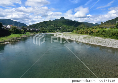 Ochi Town, Kochi Prefecture Mt. Yokokura and the clear Niyodo River loved by botanical expert Tomitaro Makino Ochi Town, Kochi Prefecture Mt. Yokokura and the clear Niyodo River loved by botanical expert Tomitaro Makino 99171536
