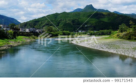 高知縣越知町 植物學家牧野富太郎喜愛的橫倉山和清澈的仁淀川 99171543