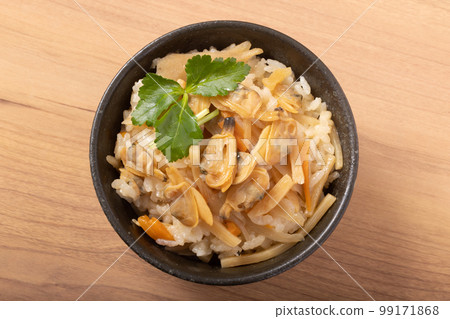 Rice cooked with clams 99171868