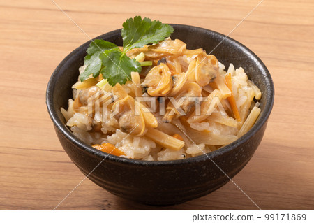 Rice cooked with clams 99171869