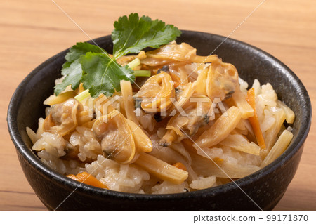 Rice cooked with clams 99171870