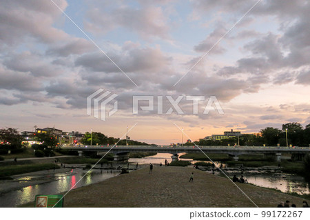 京都市左京區深秋的傍晚,鴨川三角洲 京都市左京區深秋的傍晚,鴨川三角洲 99172267