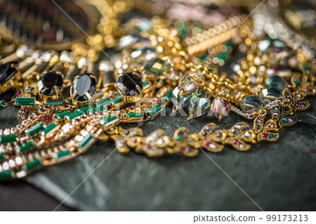 Fashionable women's jewelry 99173213