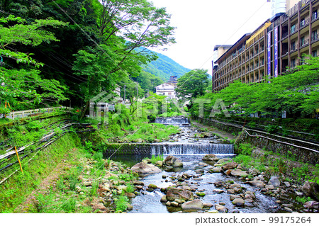 [神奈川縣]多雲的箱根從玉垂橋看到的須雲川和天生苑 99175264