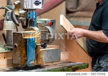 Sanding of wood on a machine for the production of furniture in joinery Sanding of wood on a machine for the production of furniture in joinery 99175408