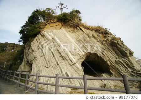 Yokosuka Municipal Arasaki Park Jumonji Cave 99177076