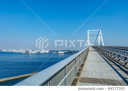 [Urban scenery of Tokyo] Scenery on the Tokyo Gate Bridge bridge 99177393
