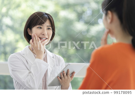 Counseling image for esthetic salons and cosmetic surgery 99178095