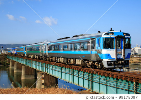 JR Shikoku Limited Express "Yakuoji" (Kiha 185 series) 99178097