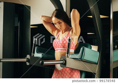 Woman bodybuilder training abs in a gym Woman bodybuilder training abs in a gym 99178548