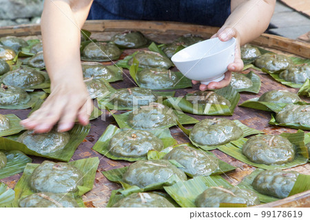 草年糕, 傳統, 清明節, 台灣, 供品, 草糕方, 傳統, 清明節, 台灣, 供品, 99178619