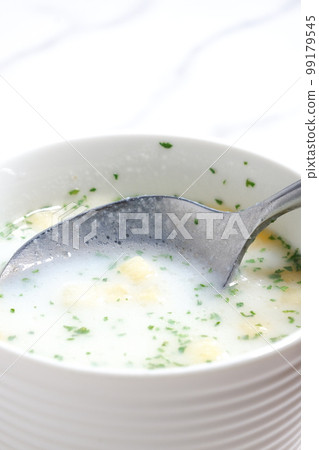 土豆和蔬菜濃湯 土豆和蔬菜濃湯 99179545