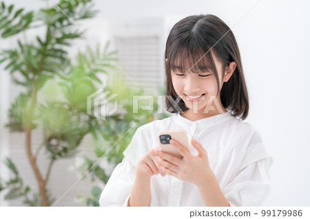 Elementary school girl Smartphone Elementary school girl Smartphone 99179986