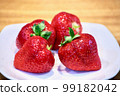 Big red Amao strawberries 99182042