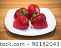 Big red Amao strawberries 99182043