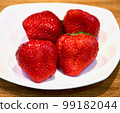Big red Amao strawberries 99182044