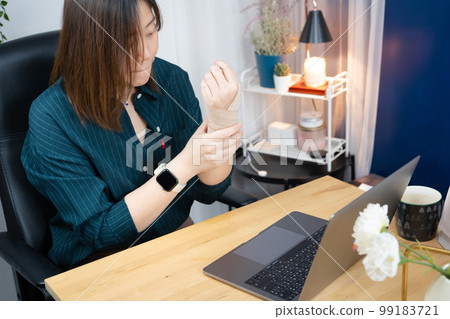 asian businesswoman hand and wrist pain during use computer in office long time 99183721