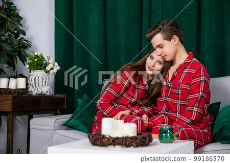 girl resting her head on boyfriend's shoulder at photo shoot girl resting her head on boyfriend's shoulder at photo shoot 99186570