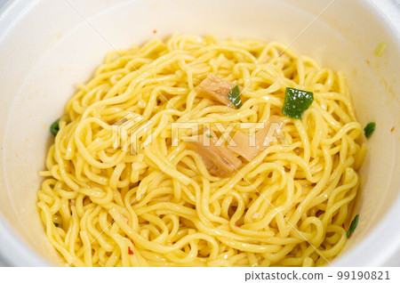 鹹味炒麵杯麵 99190821