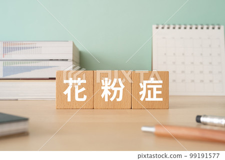 A desk with a block written as hay fever A desk with a block written as hay fever 99191577