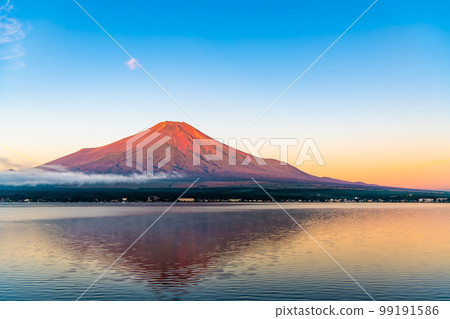 Red Fuji ~Lake Yamanaka in the early morning~ Red Fuji ~Lake Yamanaka in the early morning~ 99191586