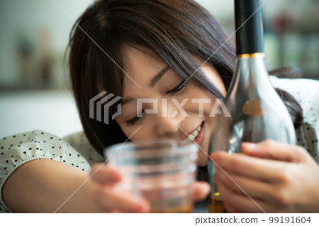 喝醉的女人 99191604