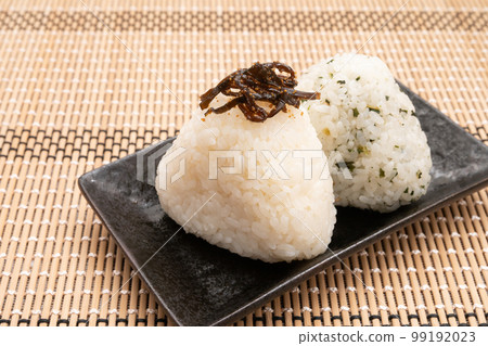 Handmade rice ball (kelp and green vegetables) 99192023