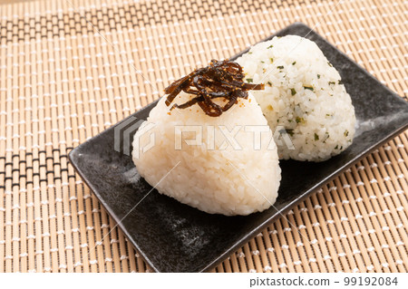 Handmade rice ball (kelp and green vegetables) 99192084