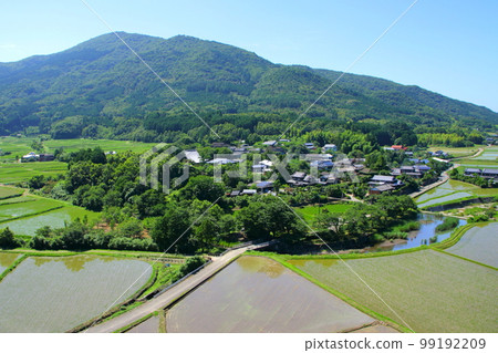 初夏的 Tashibunoso(水稻種植時間,豐後高田市,世界重要農業遺產系統) 初夏的 Tashibunoso(水稻種植時間,豐後高田市,世界重要農業遺產系統) 99192209