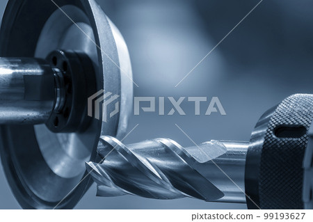 Close up scene the flat end mill tool regrinding process on regrinding machine. 99193627