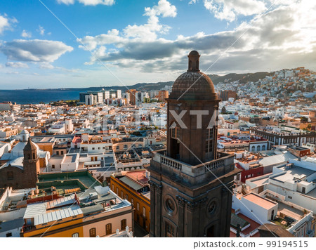 Landscape with Cathedral Santa Ana Vegueta in Las Palmas, Gran Canaria, Canary Islands, Spain. Aerial sunset view of the Las Palmas city. 99194515