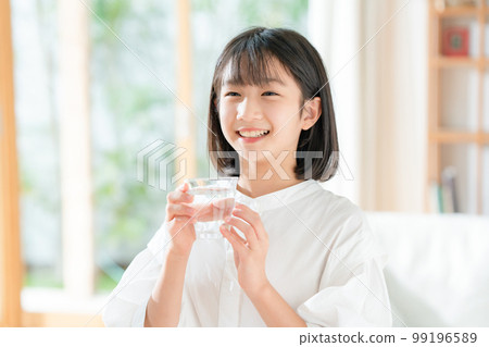 A girl drinking water 99196589