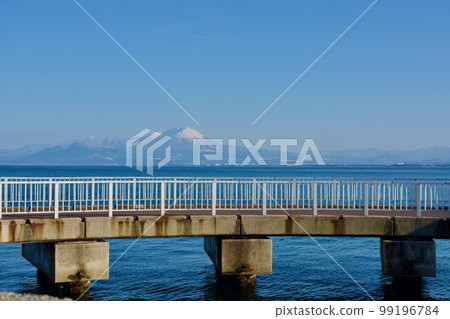 Daisen in winter seen from the Uotsuri pier in Sakaiminato Park Daisen in winter seen from the Uotsuri pier in Sakaiminato Park 99196784