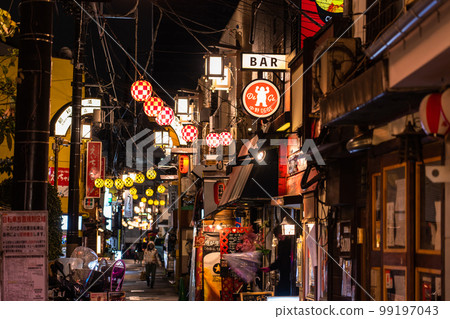 《Tokyo》 Nostalgic bar in front of Nakano station 99197043