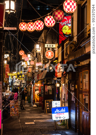 《Tokyo》 Nostalgic bar in front of Nakano station 99197044