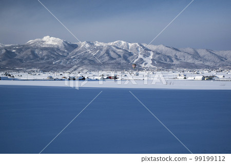 在一個多雪的領域的地球 在一個多雪的領域的地球 99199112