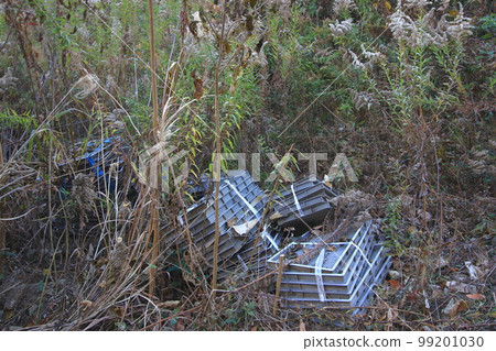 Illegal dumping along the mountain road 99201030
