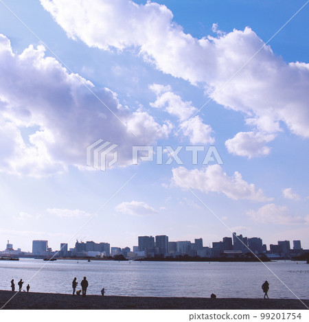 Coastal scenery with beautiful clouds in Odaiba Coastal scenery with beautiful clouds in Odaiba 99201754
