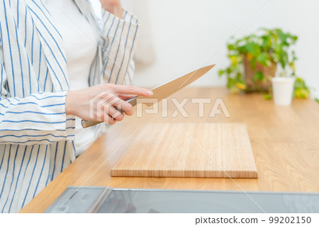 Woman cutting her finger kitchen knife Woman cutting her finger kitchen knife 99202150