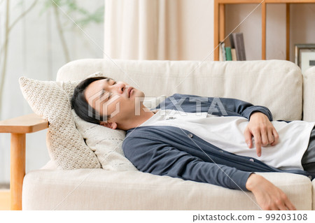 Middle-aged male smartphone addiction 99203108