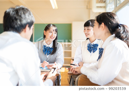 High school girl, smart phone, high school boy 99203539