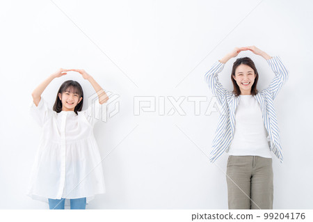 Parent and child line up circle Parent and child line up circle 99204176