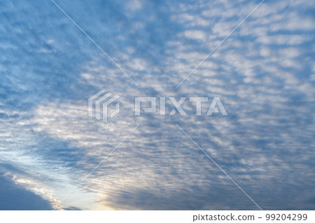 傍晚天空、日落和藍天的漸變 傍晚天空、日落和藍天的漸變 99204299