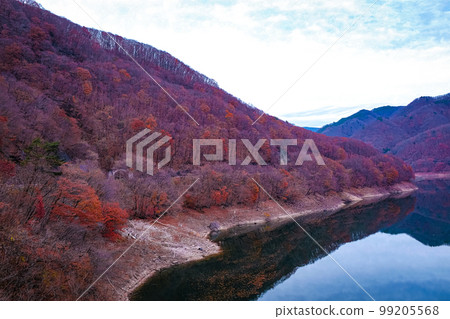 Scenery of late autumn Autumn leaves of Okunikko Yunishi River Scenery of late autumn Autumn leaves of Okunikko Yunishi River 99205568