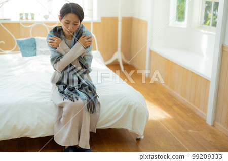 The woman in the bedroom The woman in the bedroom 99209333