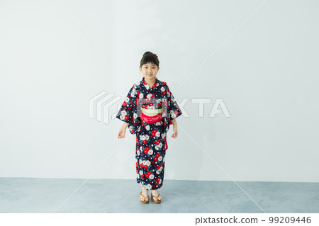 穿著浴衣的小學生 99209446